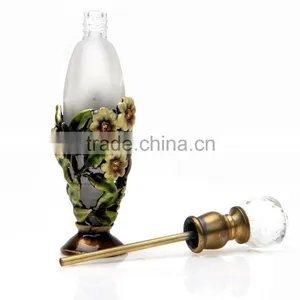 Vintage Perfume Atomizer Bottle Glass Metal Material Europe Popular Crystal Glass Bottle thumbnail-3