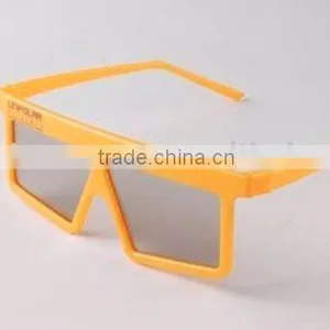 3D Glasses thumbnail-1