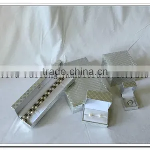 Factory Customized Plastic Gift Box Jewelry Packaging Customized Velvet Gift Box thumbnail-4