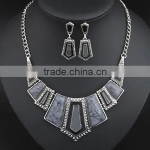 Zm33252a Hot Selling Vintage Jewelry Accessory Resin Necklace and Earring Set thumbnail-3