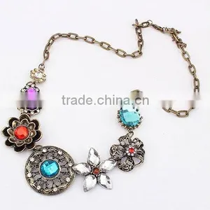 Chunky Flower Necklace thumbnail-1