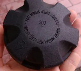BMW E60/E90 Expansion Tank Cap ，BMW Coolant Reservoir Cap thumbnail-1