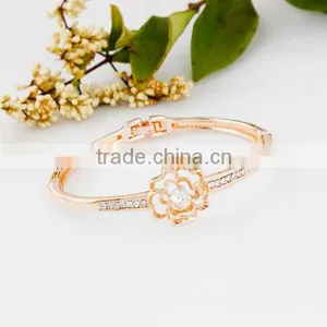 2016 Stylish Good Quality High-end Elegant Jewelry Hollow Out Flower Bracelet for Women thumbnail-4