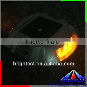 Color Yellow LED Solar Road Stud Ce/ROhs thumbnail-1
