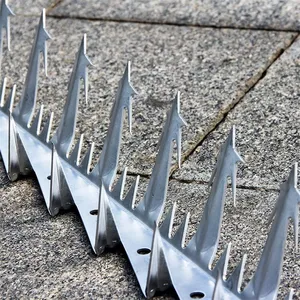 Hot Dipped Galvanized Barbed Wire 2.8mm Wire 120mm Spacing 250m Roll Tensile 500N/mm² thumbnail-1