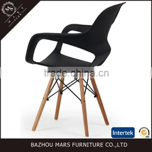 Amazing Design PP Plastic Upholstered Dining Chair With Wooden Legs thumbnail-4