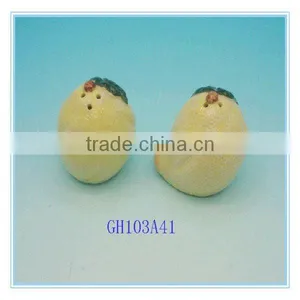 Mini Pear Shape Ceramic Salt and Pepper Shaker thumbnail-1