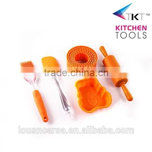 Popular Silicone Tools Baking -Siliocne Brush, Silicone Spatula,Cookie Cutter, Beer Cake Mould, Rolling Pin thumbnail-1