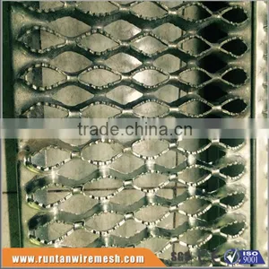 High Load Capacity Anti-slip Perforated Plank Grating (Tread Assurance) thumbnail-1