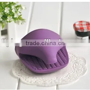 Mouth Shaped Heat Proof Silicone Gloves thumbnail-1