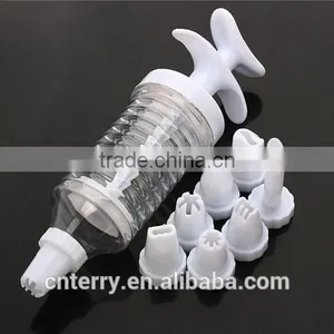 Includes 8 Shaped Piping Nozzies Cake Decorating Set thumbnail-1