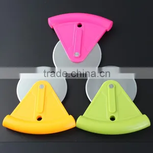 Stainless Steel Pizza Cutter Wheel With Cover thumbnail-3