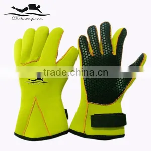 Waterproof Swimming Gloves DG04 thumbnail-1