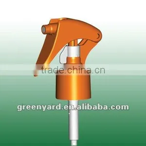 White Plastic Mini Pump Sprayer thumbnail-1