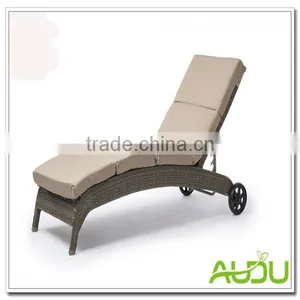 Audu Plastic Rattan Folding Beach Chair With Wheel thumbnail-2