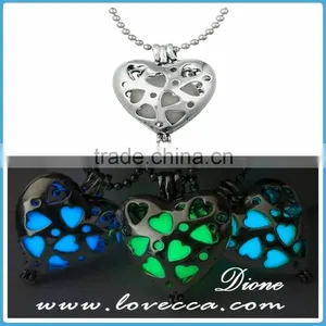 USA Hollow Heart Pendant Luminous Green Glow In The Dark Locket Necklace Pendant thumbnail-4