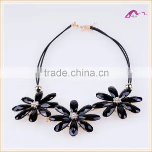 Classic Rope Chain Crystal Flower Choker Chunky Statement Necklace thumbnail-2