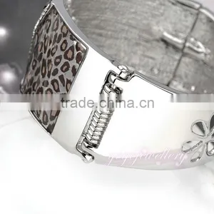 Luxury Leopard White Gold Crystal Enamel Latest Design Daily Wear Bangle thumbnail-5