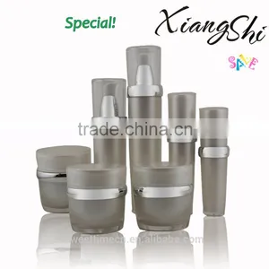 High Quality Cosmetic Packing Set With Acrylic Cap and Spray thumbnail-1