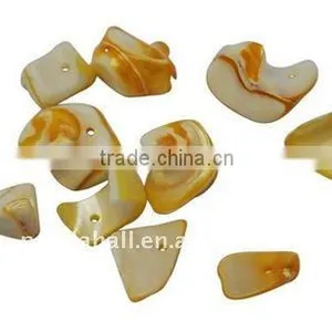 Sea Shell Beads, Dyed, Yellow, About 9~21x11~13x5~11mm, Hole: 2mm, About 700pcs/500g(BSHE-S003-5) thumbnail-1