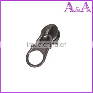 A Quality Grade Wholesale Electroplate A/L Nylon Zipper Slider With Beautiful Puller for Different Style Customized is Welcomed thumbnail-6