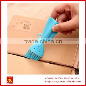 Stylish Cute Smile Face Shaped Bristle Brush for Crevices thumbnail-3