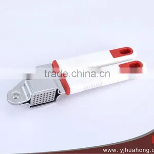 Stainless Steel Garlic Press With Plastic Handle (HGP-01) thumbnail-1