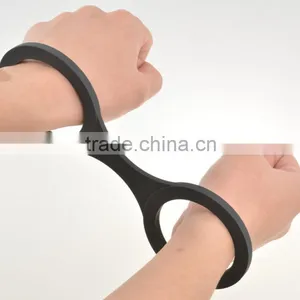 2016 Food Grade Silicone Black and Sex Toy Handcuff for Women and Man thumbnail-4