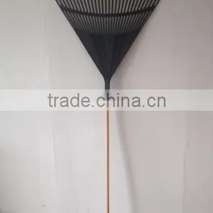 30T Green Wooden Handle Plastic Garden Rake thumbnail-1