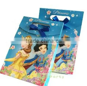 China Customized Grid Printing Wholesale Luxury Handbag Shape Paper Gift Bag With Gift Paper Bag thumbnail-5