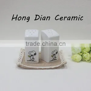 Customized Logo Wholesale White Ceramic Salt and Pepper Shaker Set thumbnail-1