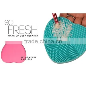 New Design Candy Color Silicone Makeup Brush Cleaner Brush Heart Shaped Washing Tool thumbnail-1
