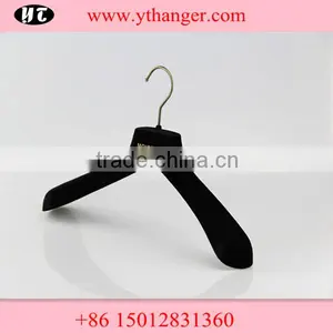 Durable Hook Red Anti-slip Plastic Clothes Hanger thumbnail-5