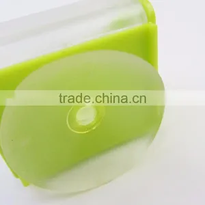 Plastic Razor Holder With Cover and Suction Cup thumbnail-5