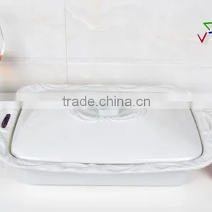 14.5" Square Porcelain Bakeware With Lid thumbnail-2