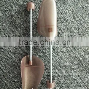 High Quality Travel Size Men's Keep Shape Plastic Shoe Tree From China thumbnail-3