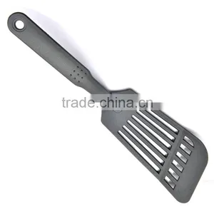 Nice Handle Plastic Fish Spatula With Food Grade Nylon thumbnail-1