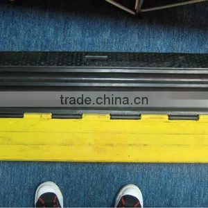 Flexible Rubber Road Speed Hump thumbnail-1