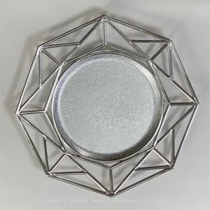 New Design Silver And White Colored Wedding Charger Plates PP Plastic Charger Plates Decorative Dish Plates For Events Wedding Party Banquet thumbnail-4