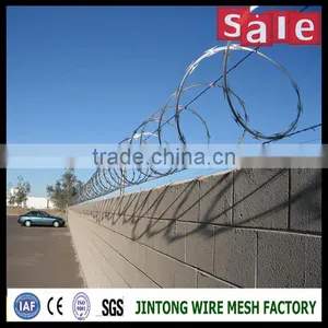 Price Concertina Razor Barbed Wire With Pallet thumbnail-4