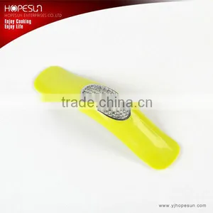 Popular Vegetable Tool Garlic Kitchen Gadgets Best Plastic Handle Garlic Press thumbnail-1