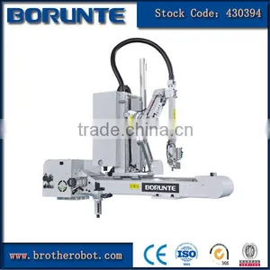 Mini Picking Robot Arm For Injection Moulding Machine Below 100T thumbnail-1