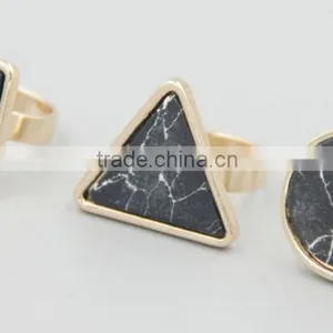 Black and White Turquoise Alloy Ring With Different Shapes thumbnail-1
