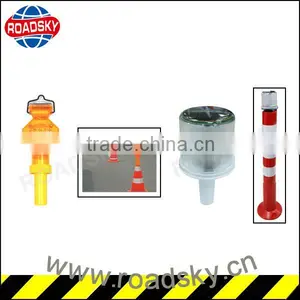 Warning Flashing Solar Traffic Barricade Light thumbnail-1