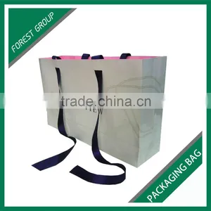 MEDIUM SIZE WHITE GLOSSY GARMENTS PACKAGING BAGS WITH SPOT UV VARNISHED LOGO thumbnail-4