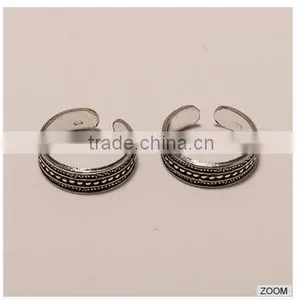 T0002-STERLING SILVER BEAUTIFULLY CRAVED DESIGN FASHION WEAR PLAIN TOERING 2.73 thumbnail-1