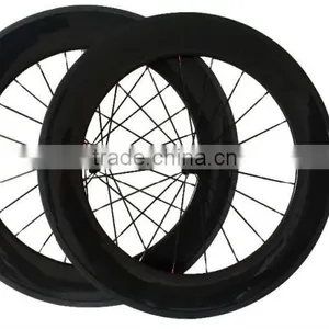 China Carbon Rim New Carbon Bicycle Wheelset 700c 88mm Road Bike Clincher Glossy 700c 88mm Carbon 3k Glossy 20/24 Spokes thumbnail-1