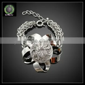 Beatiful Fashion Jewerly Set in Silver thumbnail-4