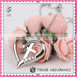 New Arrival Fashion Jewelry Cross in Heart Bling Handmade Necklace for Woman Cute Girl Religious Necklace thumbnail-2
