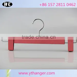 Hot Sale Long Hook Plastic Rubber Pants Hanger With Metal Clips thumbnail-4